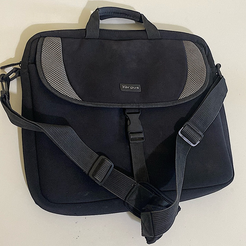 FINAL SALE!! Targus Laptop Tablet Bag CVR200 Slip Notebook Case